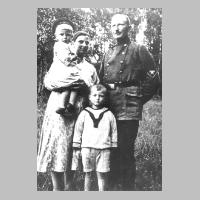 099-0012 Die Familie Rosenwald aus Skaten 1931 auf dem Feuerwehrfest in Reinlacken..jpg